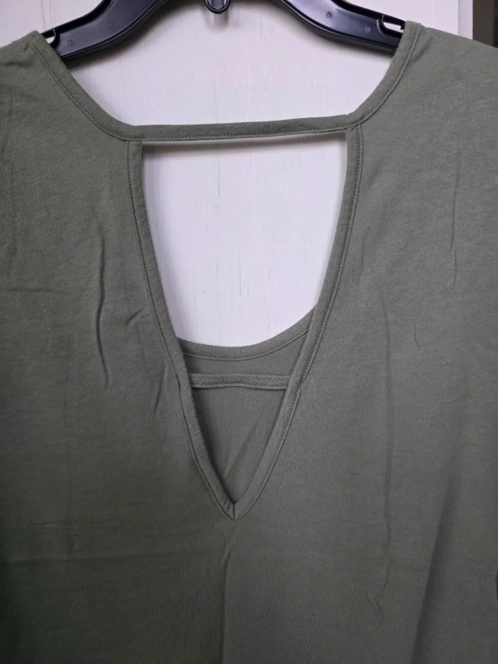 Victoria’s Secret PINK Olive Green Deep Scoop V-Back Short Sleeve Tee - Picture 4 of 8